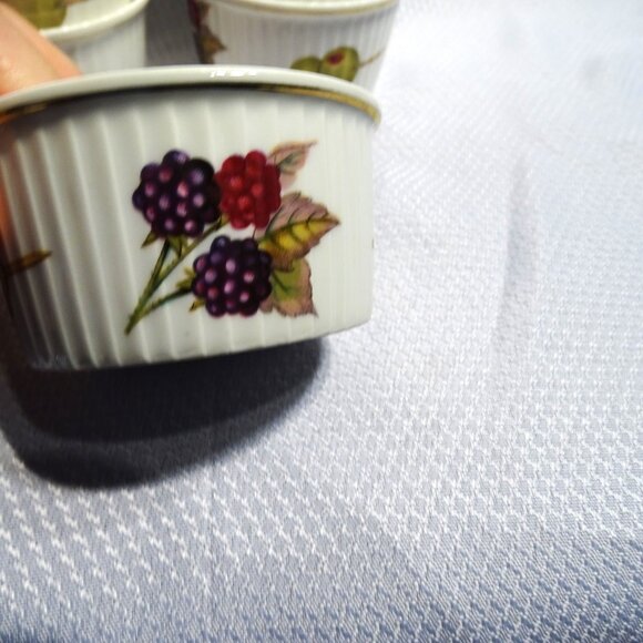 Royal Worcester Evesham Berries and Olives Ramekins set of 6 - Picture 6 of 7